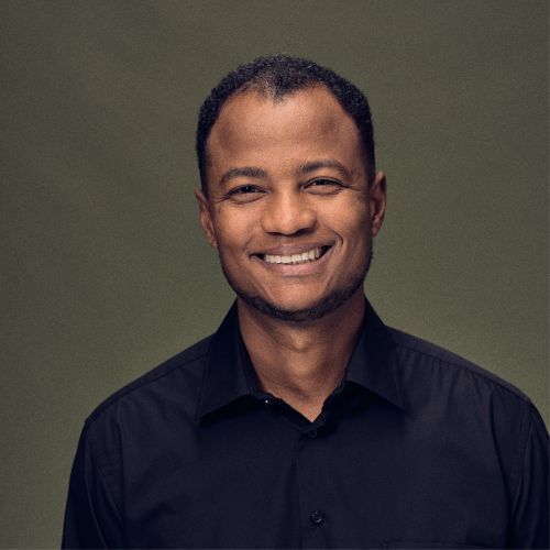 Mitarbeiter Johnny Rumaldo Martinez, Service